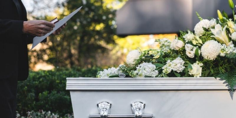 Nằm ngủ mơ thấy đám ma có ý nghĩa như thế nào? Jun88 5 mo thay dam ma 1